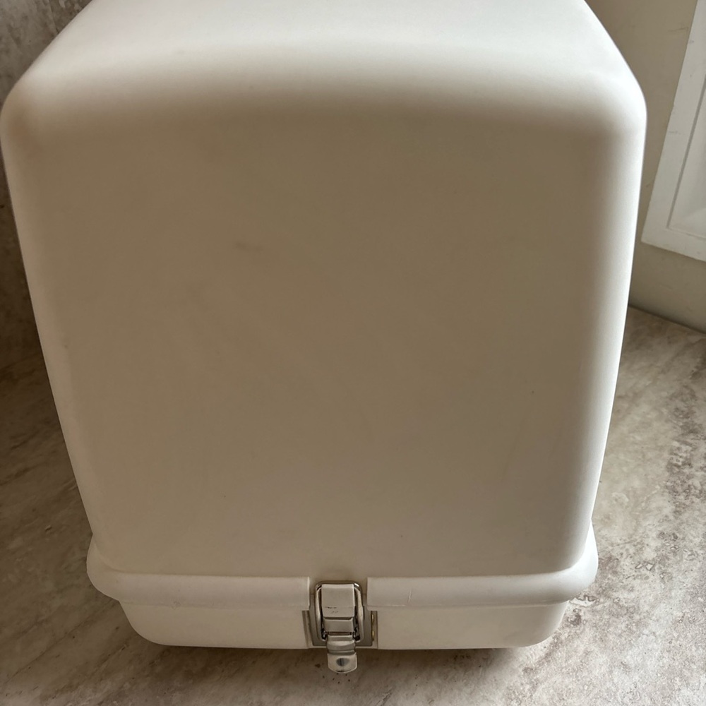 Singer Clone Generic Universal Sewing Machine Hard Storage Carrying Case White - Picture 2 of 8